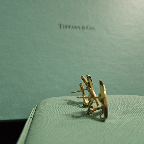 🥰SALE! Tiffany & Co Paloma Picasso 18k yg Signature X Omega Back Earrings - Picture 3 of 12
